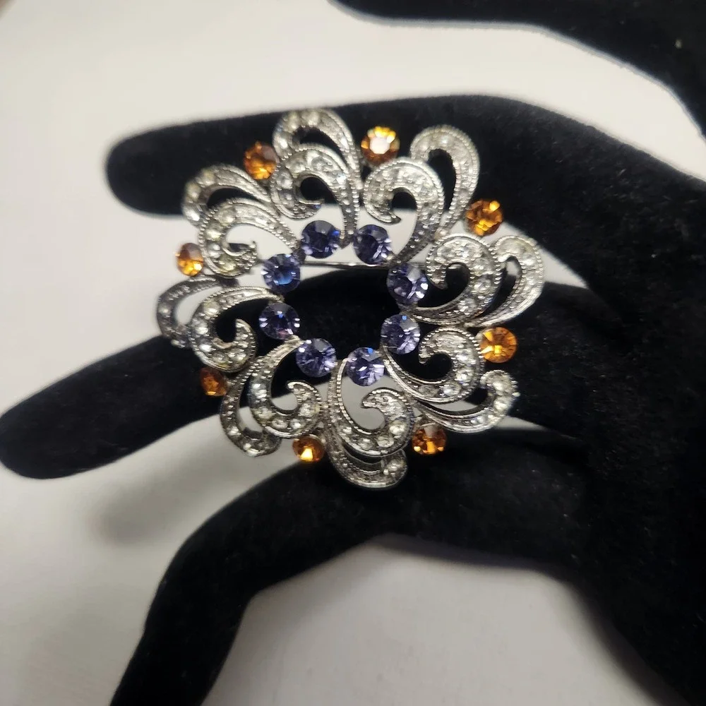 Vintage Silver Tone Rhinestone Wreath Brooch Amber Purple‎ Clear Floral Pin